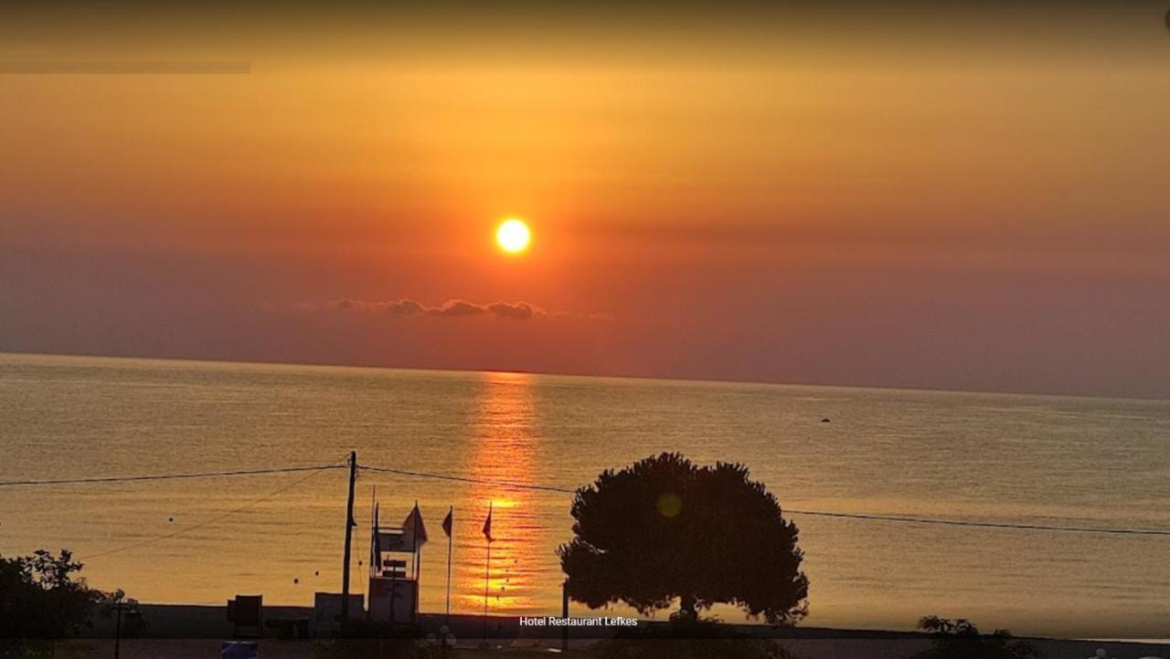 Hotel Lefkes Paralia Skotinis Exterior photo