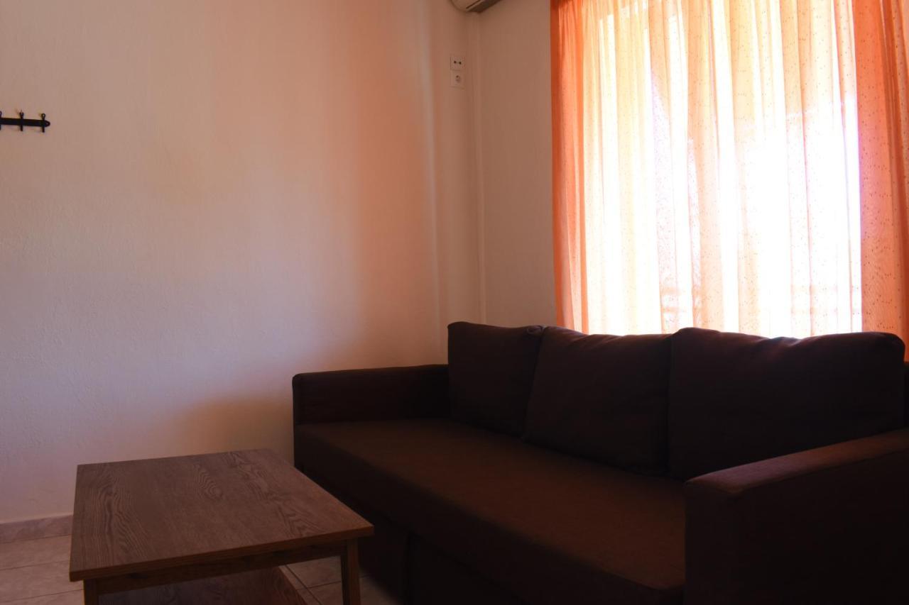 Hotel Lefkes Paralia Skotinis Exterior photo
