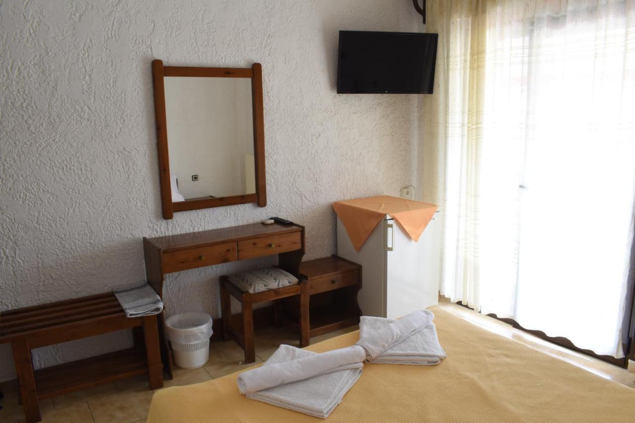 Hotel Lefkes Paralia Skotinis Exterior photo