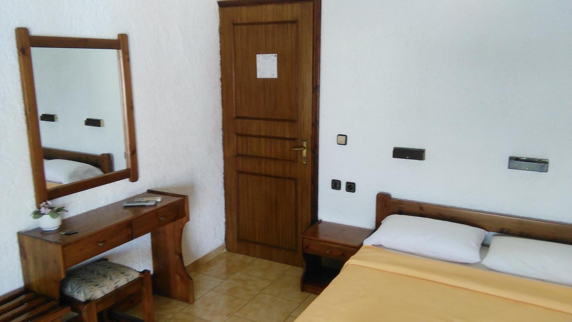 Hotel Lefkes Paralia Skotinis Room photo