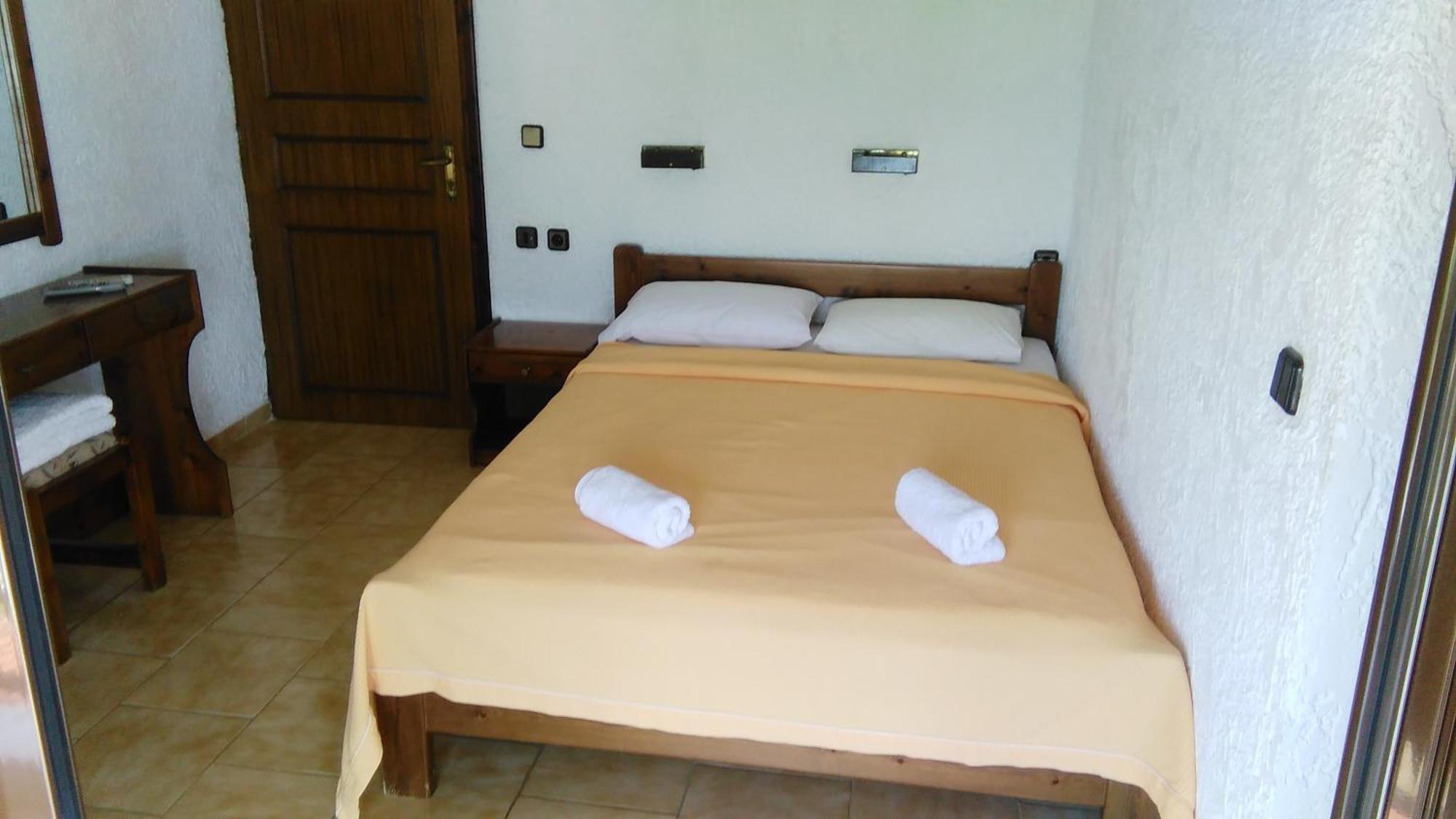Hotel Lefkes Paralia Skotinis Room photo