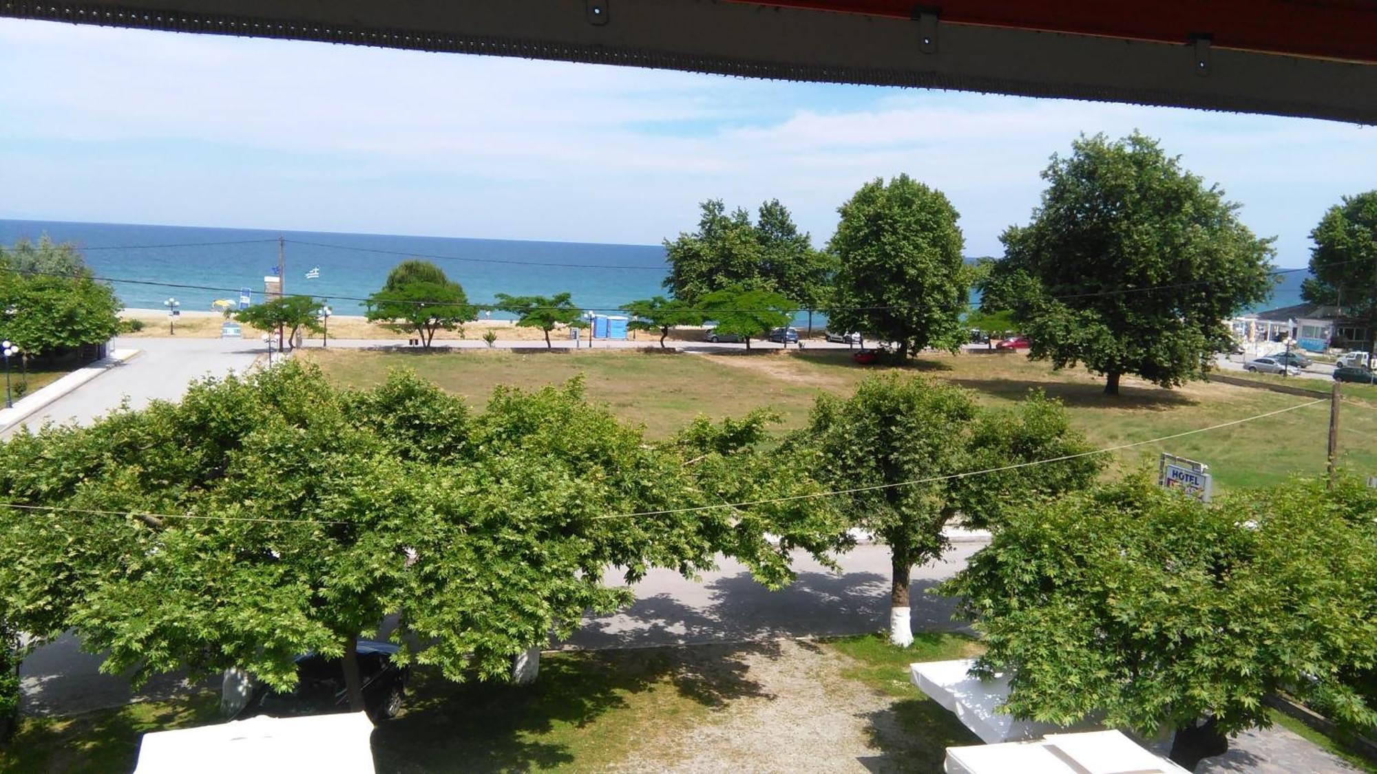 Hotel Lefkes Paralia Skotinis Room photo