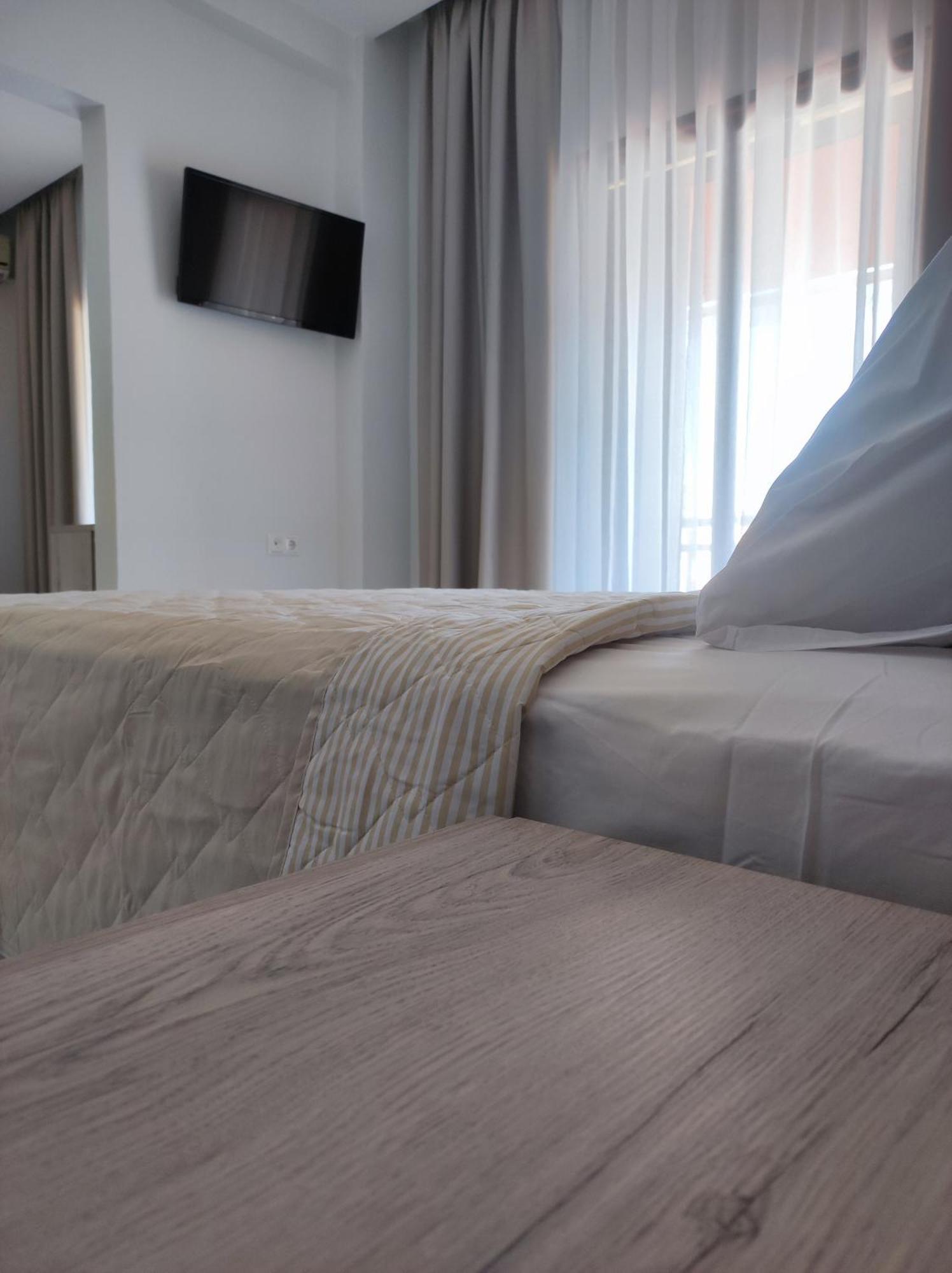 Hotel Lefkes Paralia Skotinis Room photo