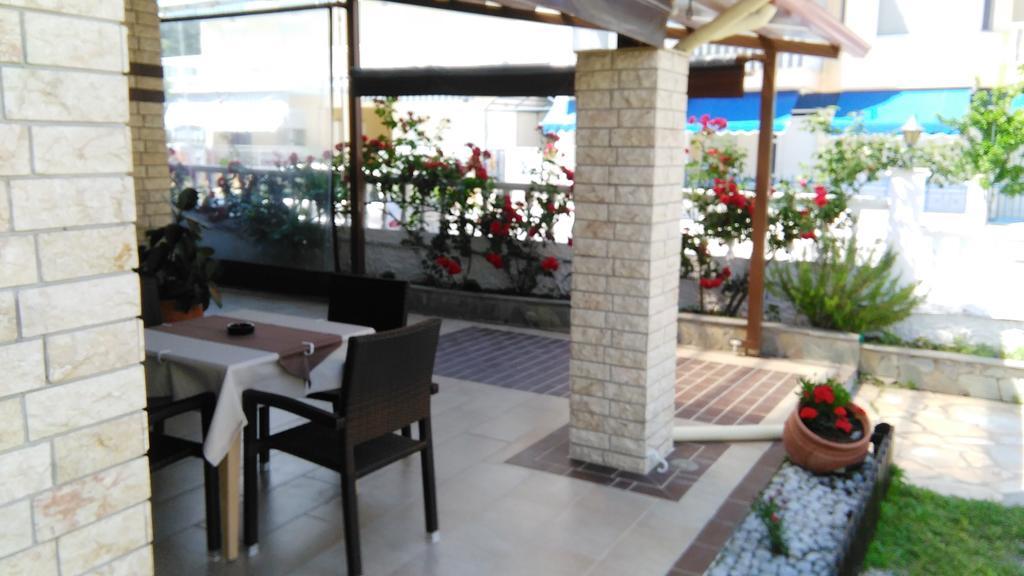 Hotel Lefkes Paralia Skotinis Exterior photo