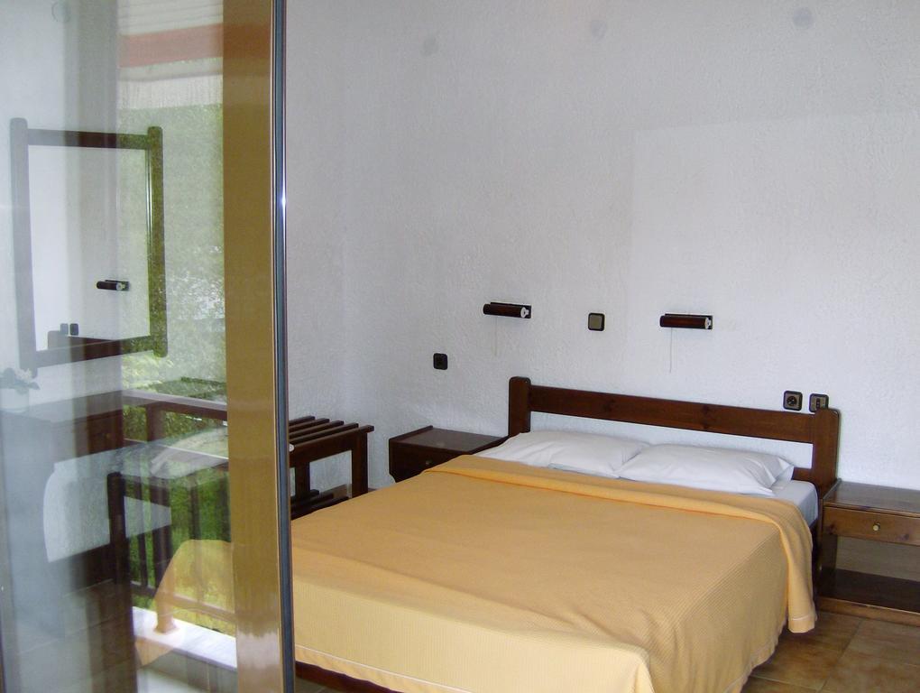 Hotel Lefkes Paralia Skotinis Exterior photo